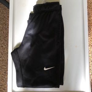 Boys Nike therma-fit joggers